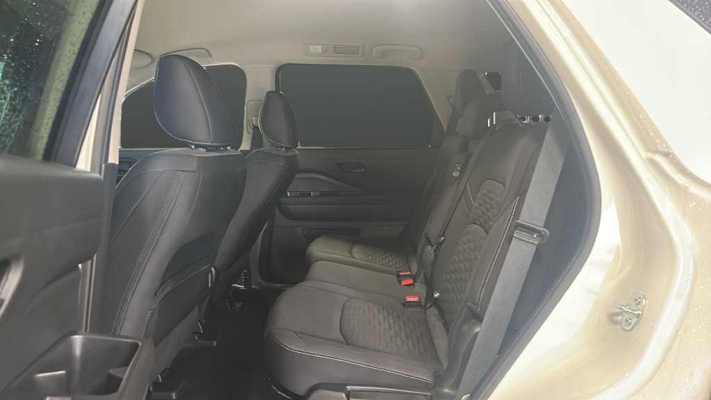 Used 2025 Glacier White Nissan SV image 18