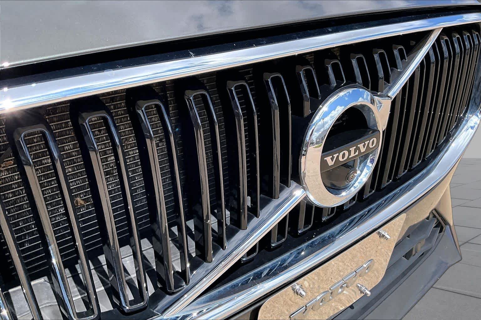 Used 2020 Pine Grey Metallic Volvo Momentum image 30