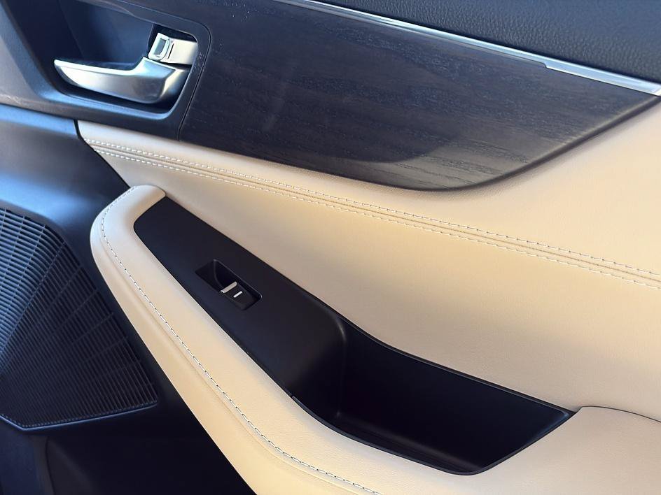 Used 2022 Platinum White Acura w/Advance Package image 26