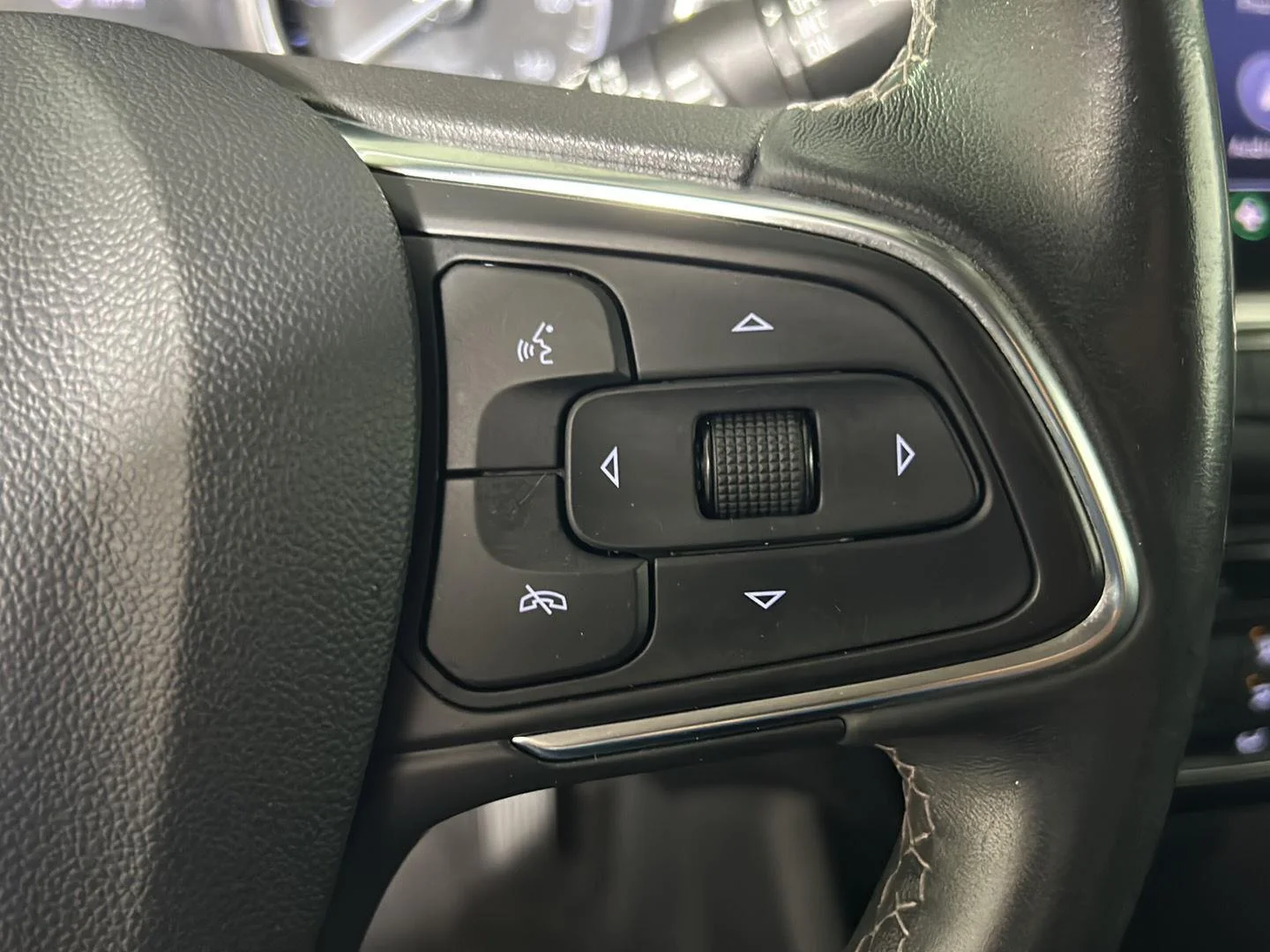 Used 2022 Ebony Twilight Metallic Buick Preferred image 21