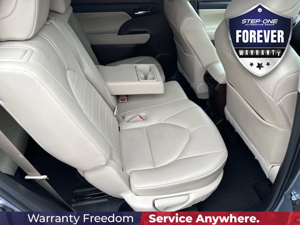 Used 2022  Toyota XLE image 35