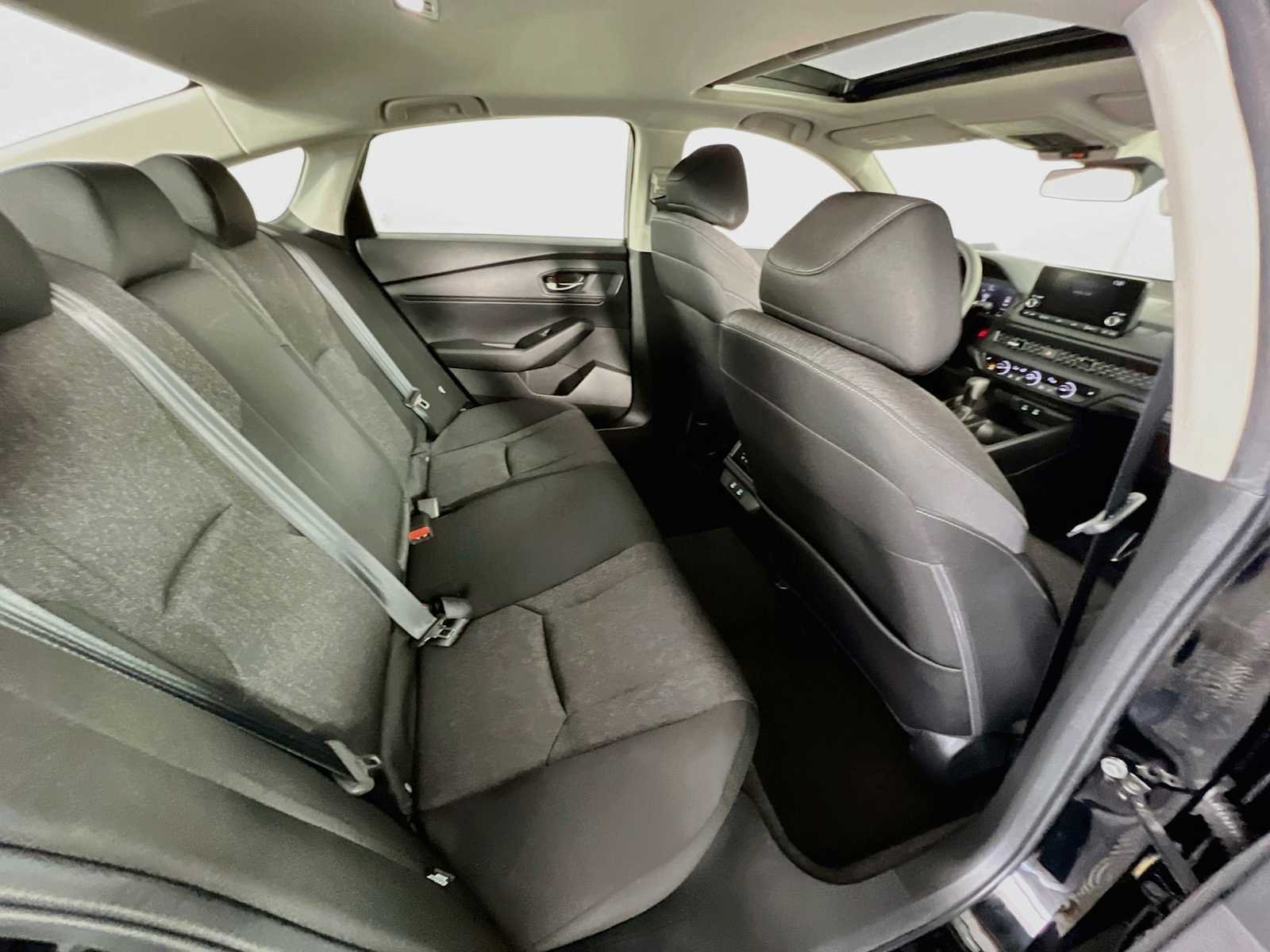 Used 2025 Crystal Black Pearl Honda SE image 28