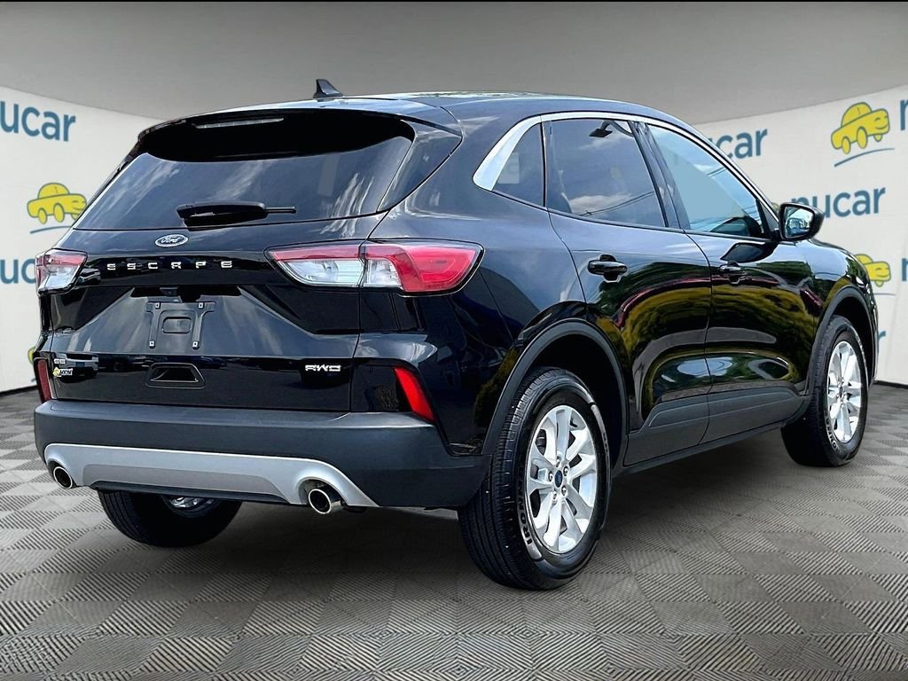 Used 2022 Black Ford SE image 6