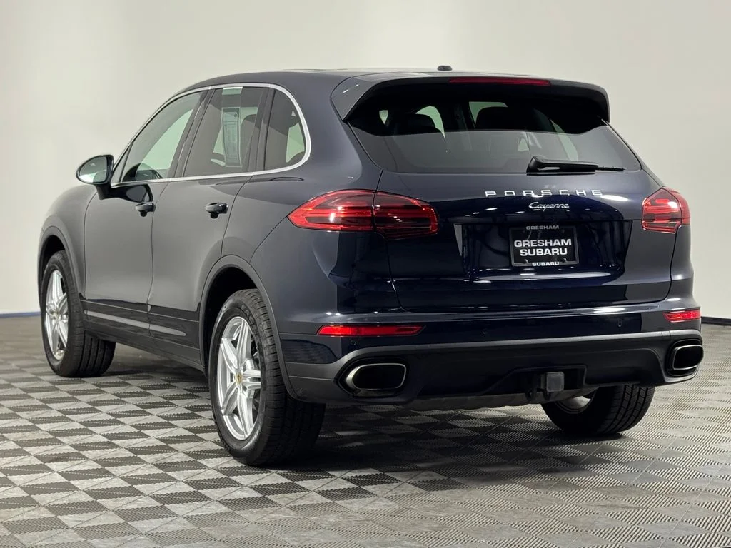 Used 2018 Moonlight Blue Metallic Porsche Base image 4