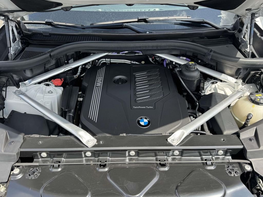 Used 2023 White BMW xDrive40i image 13