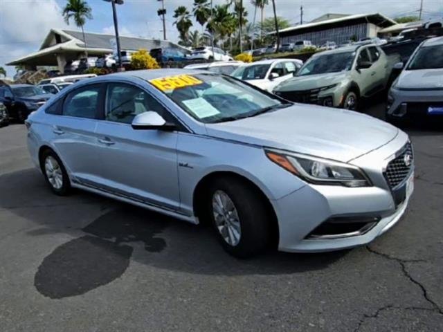 Used 2017 Hyundai Sonata Hybrid Base with VIN KMHE24L30HA066613 for sale in Kailua-Kona, HI