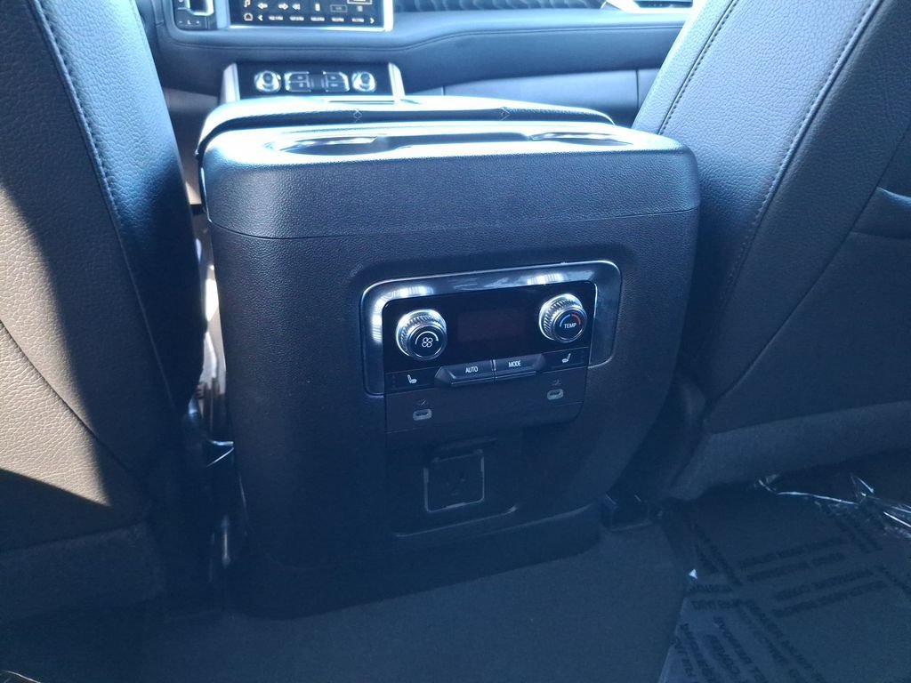 2024 GMC Yukon Denali - Photo 23