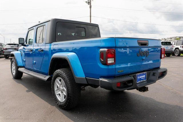 Used 2022 Blue Jeep Sport image 8