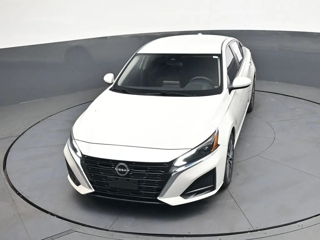 Used 2023 White Nissan 2.5 SV image 40