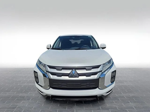 Used 2024 White Mitsubishi  image 2
