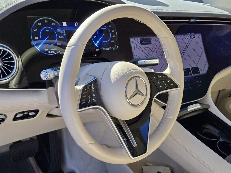 Used 2025  Mercedes-Benz 580 image 20