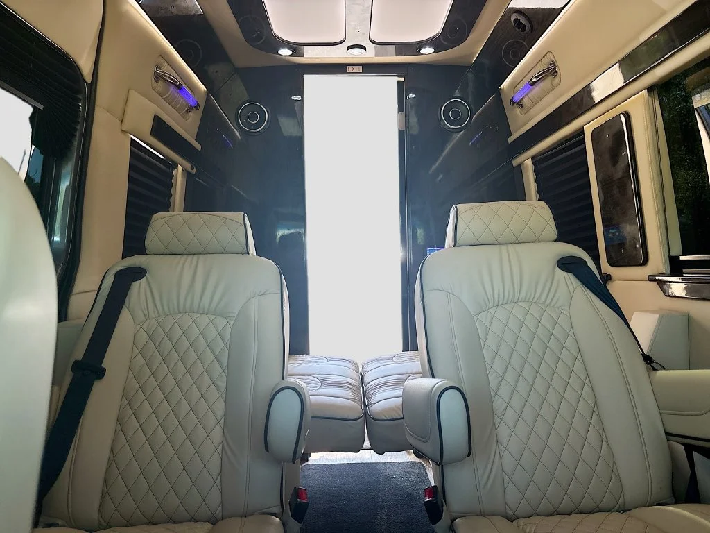 Used 2022  Mercedes-Benz Cargo 144 WB image 30