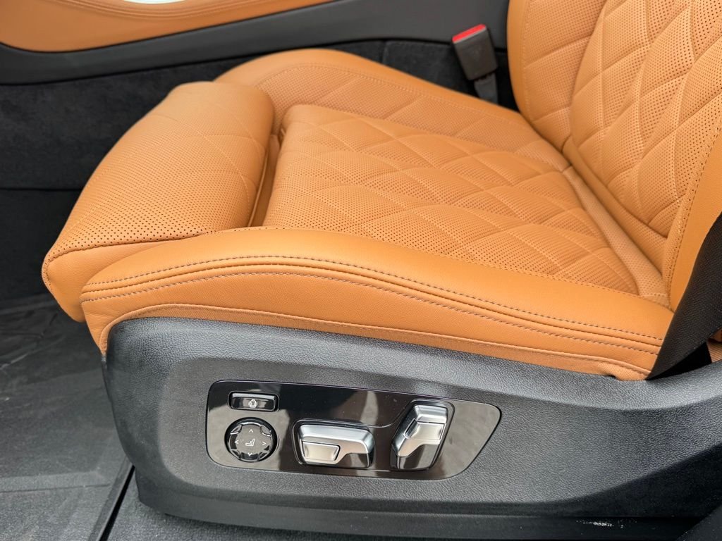 Used 2026 Green BMW M60i image 16