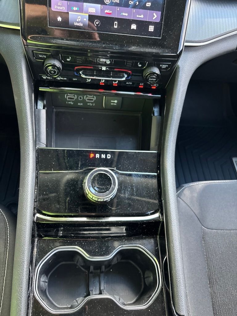 Used 2023 White Jeep Laredo image 19