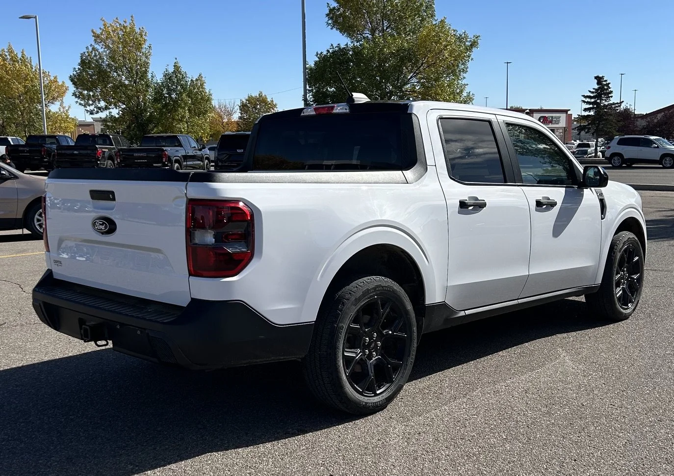 Used 2025 White Ford XLT SuperCrew   AWD image 5