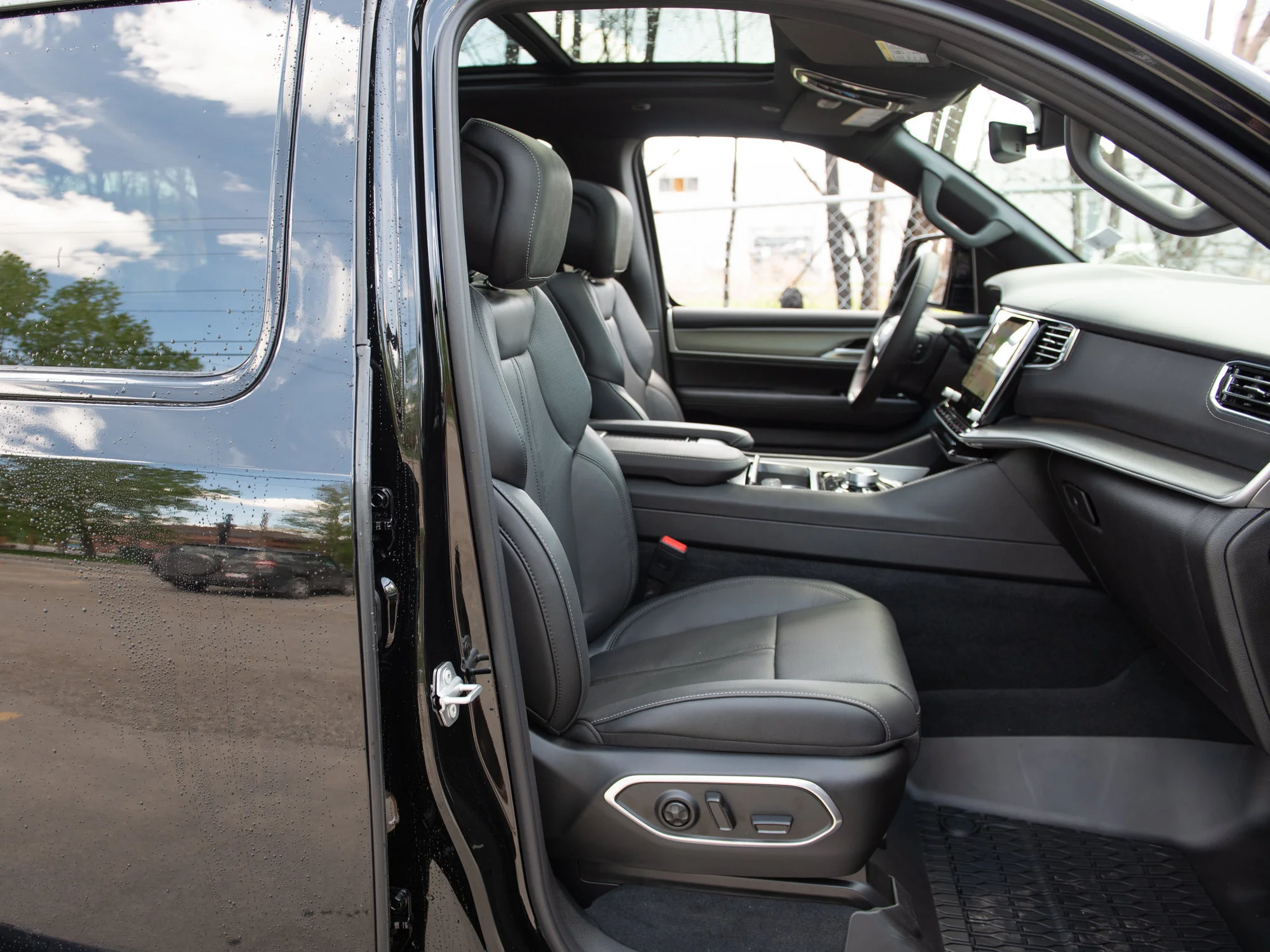 New 2026 Black Jeep Limited Reserve* image 30