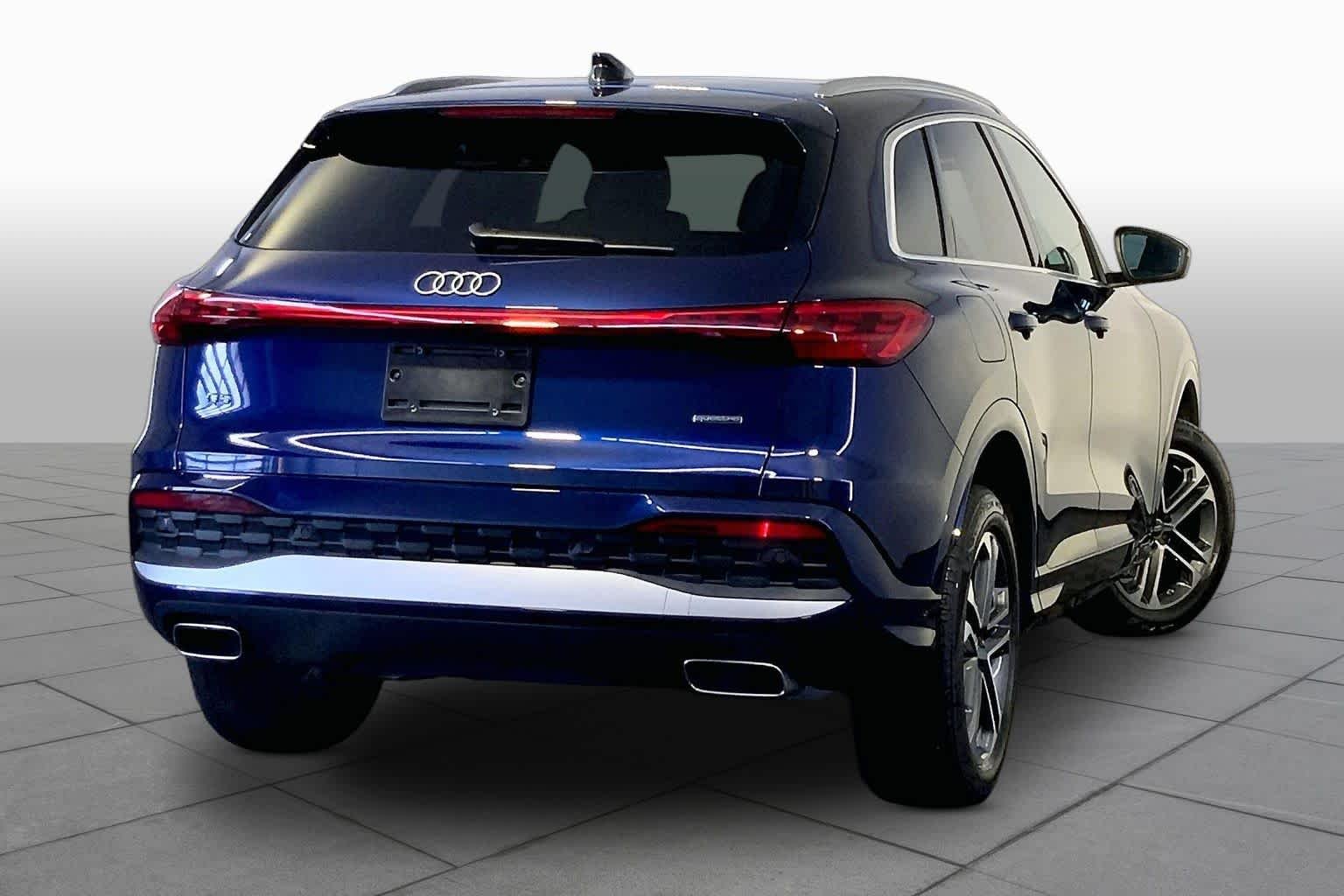 Used 2025 Navarra Blue Metallic Audi Premium image 13