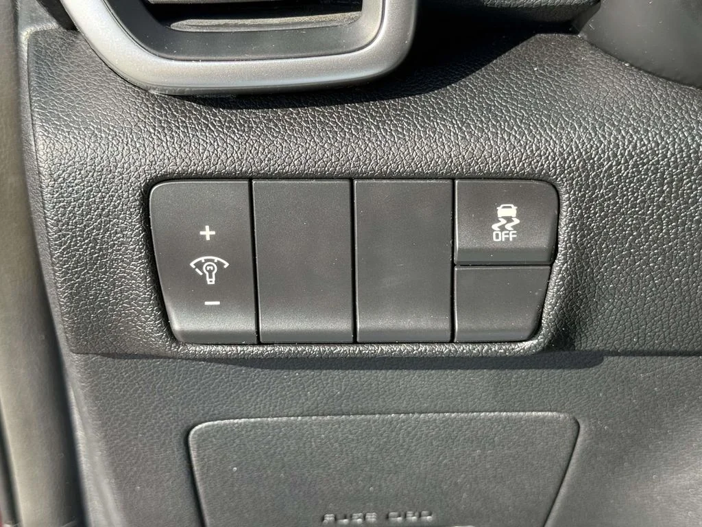 Used 2019 Red Kia LX image 29