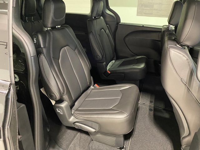 2026 Chrysler Pacifica Select - Photo 19