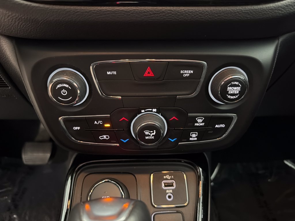 Used 2021 Red Line Jeep Latitude image 20