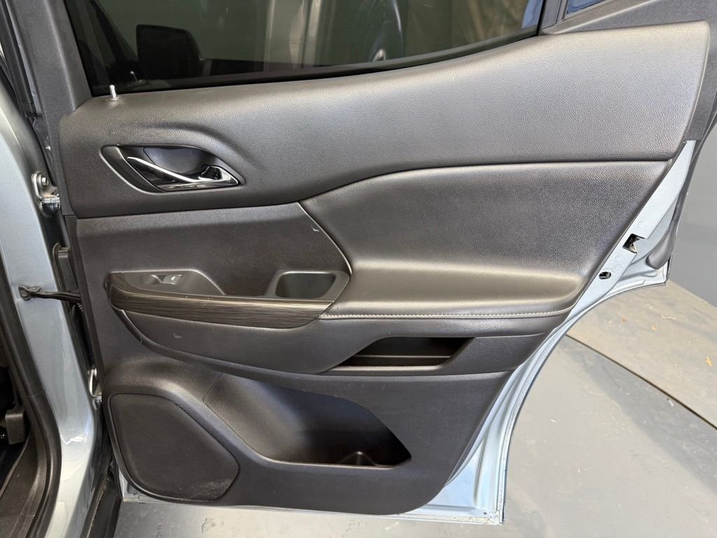 Used 2023 Silver GMC SLT image 74
