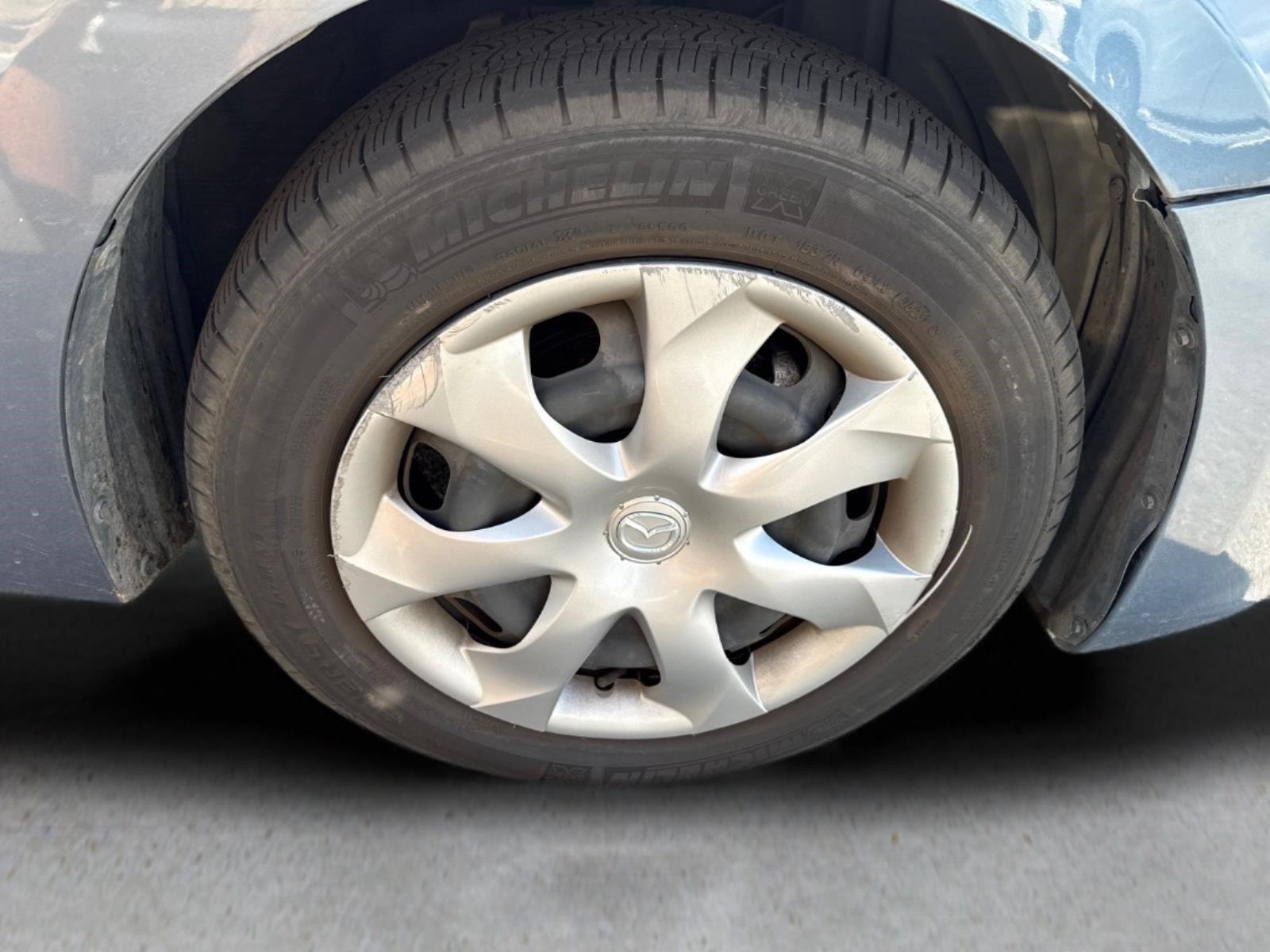 Used 2015 Blue Reflex Mica Mazda i Sport image 21