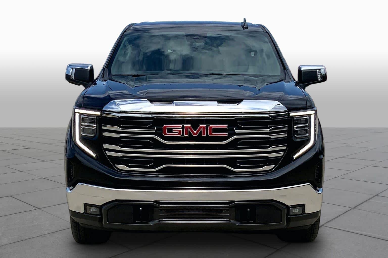 Used 2024 Onyx Black GMC SLT image 4