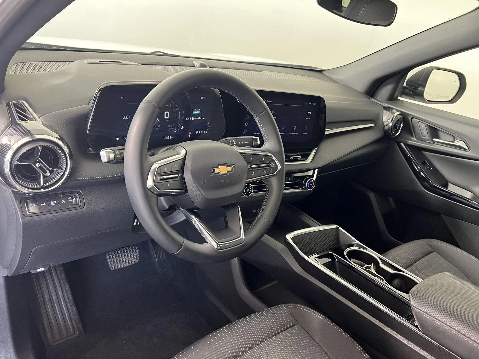 Used 2025 Summit White Chevrolet AWD LT image 4
