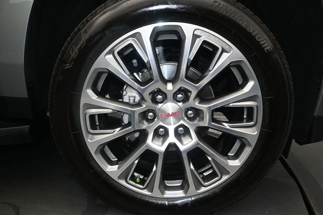 2025 GMC Yukon XL Denali - Photo 18