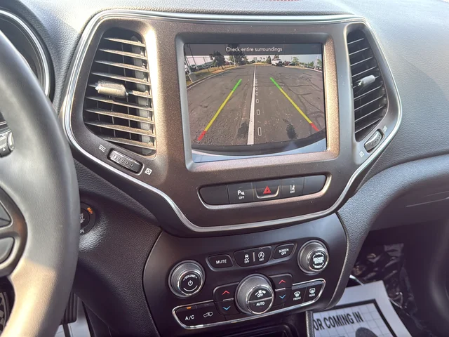 Used 2021 White Jeep Trailhawk image 26