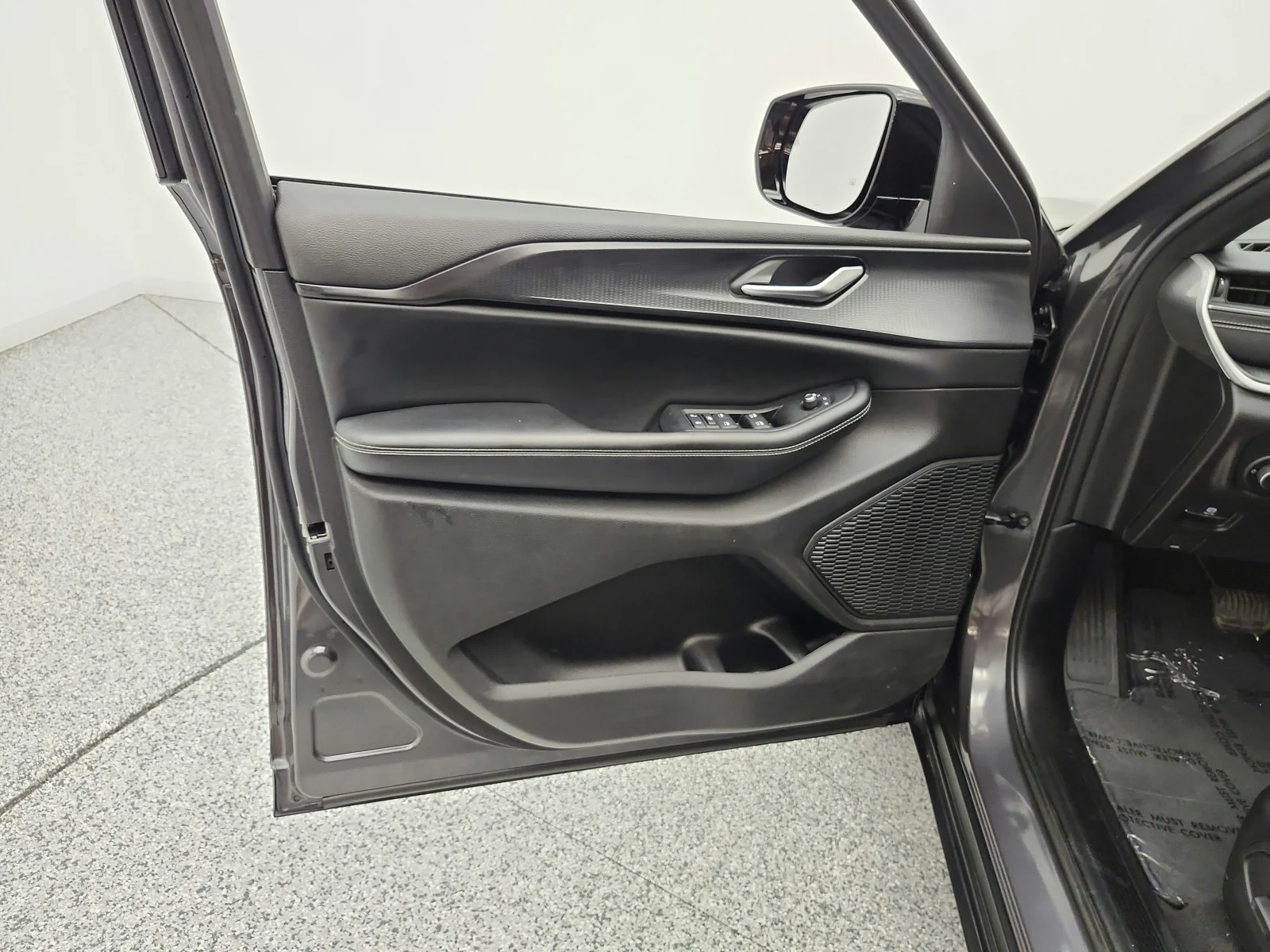 Used 2023 Baltic Gray Metallic Clearcoat Jeep Laredo X image 15