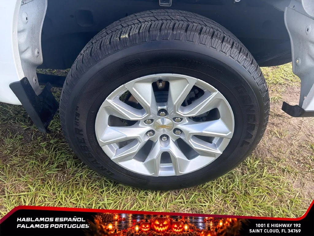 Used 2024 Summit White Chevrolet Custom image 11