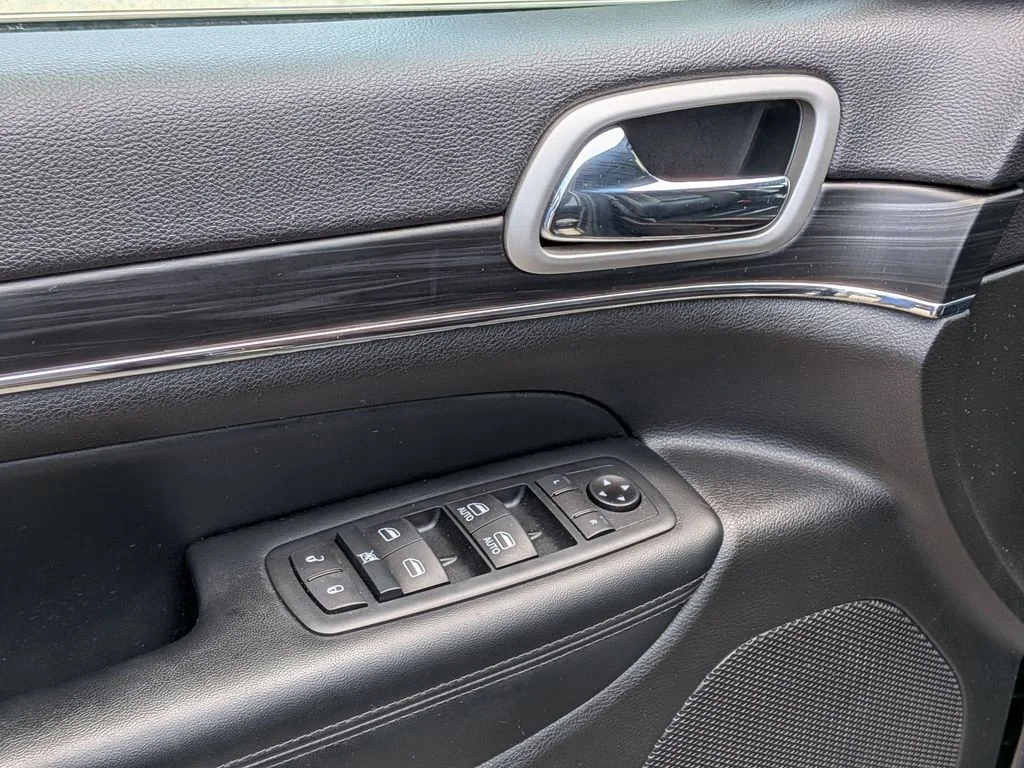 Used 2021 Gray Jeep Limited image 12