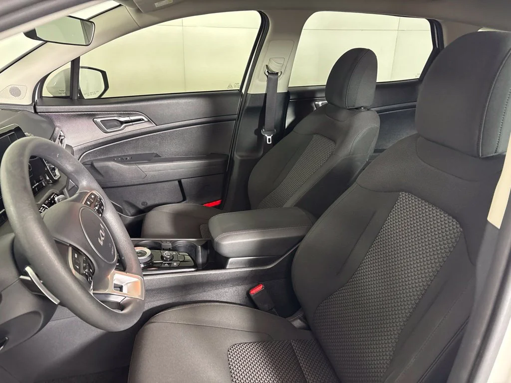 Used 2023 White Kia LX image 25