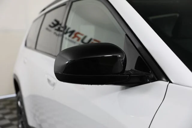 New 2026 Bright White Clear-Coat Exterior Paint Jeep Laredo image 25