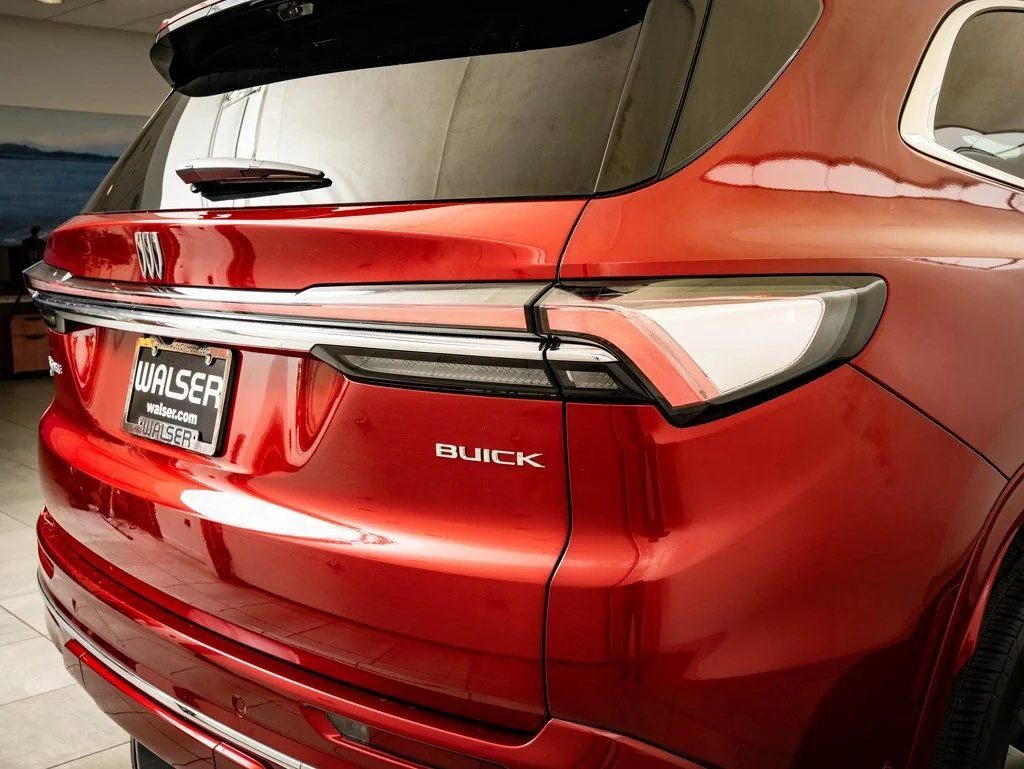 Used 2025 Cherry Red Tintcoat Buick Avenir image 9
