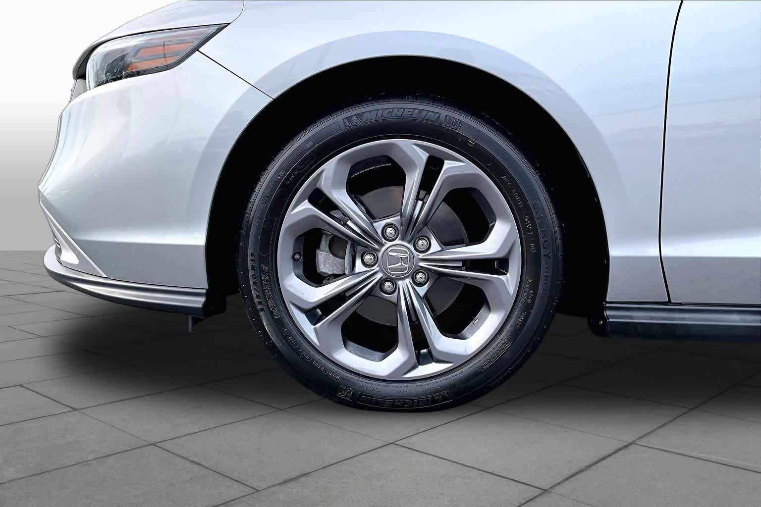 Used 2023 Lunar Silver Metallic Honda EX image 10