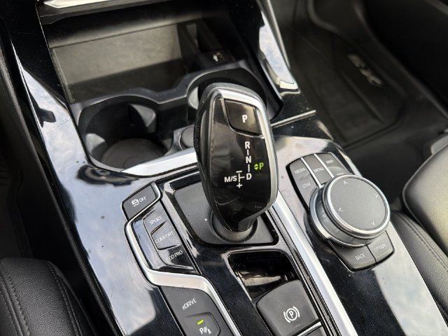 Used 2021  BMW xDrive30e image 29