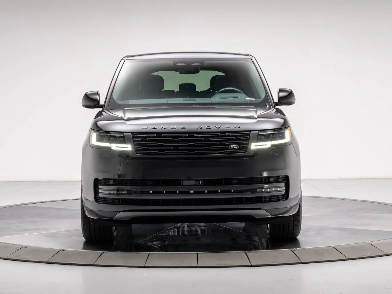 New 2026 Carpathian Grey Land Rover P400 SE image 8