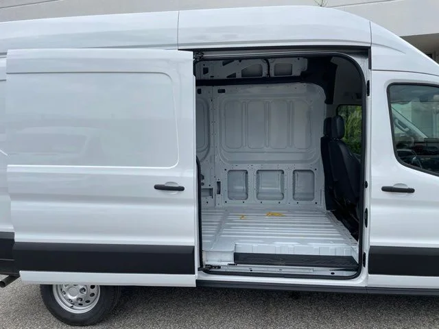 New 2026 OXFORD WHITE Ford Base image 43