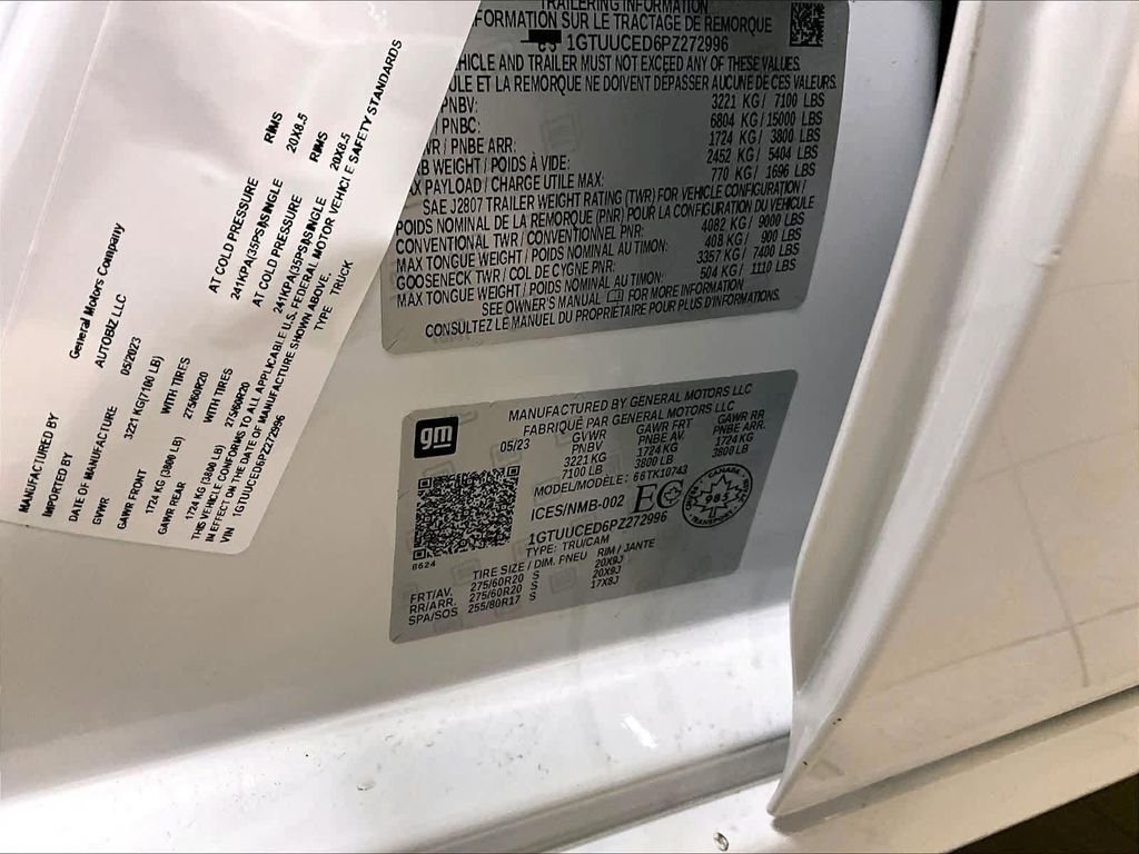 Used 2023 White GMC Elevation image 37