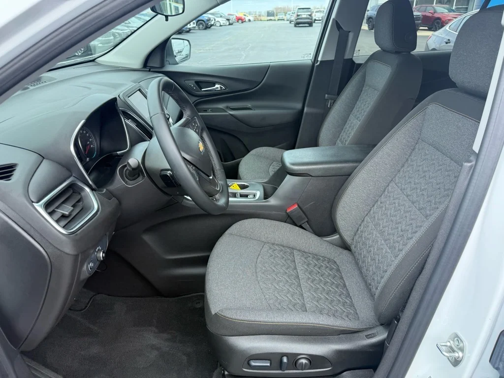 2024 Chevrolet Equinox LT - Photo 11