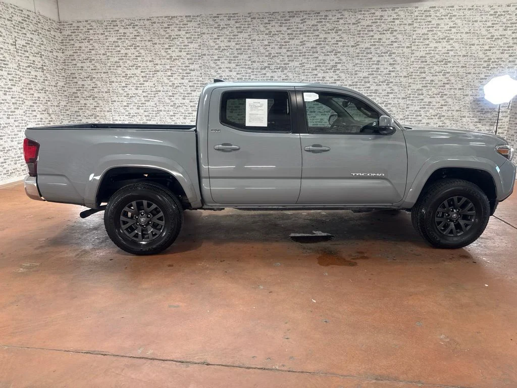Used 2020 Cement Toyota SR5 image 8