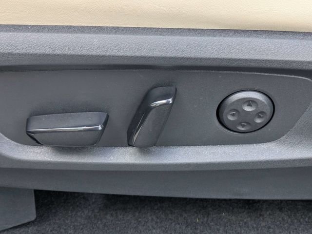 Used 2025 Gray INFINITI LUXE image 21