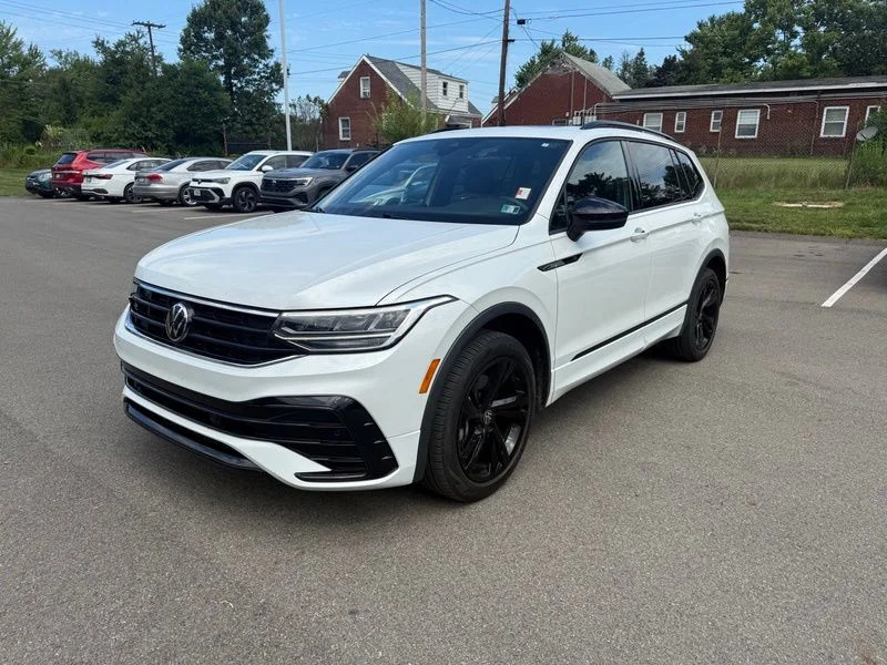 Used 2023 White Volkswagen 2.0T SE R-Line Black image 2