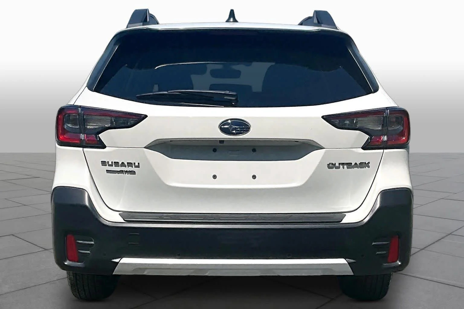 Used 2022 Crystal White Pearl Subaru Limited image 5