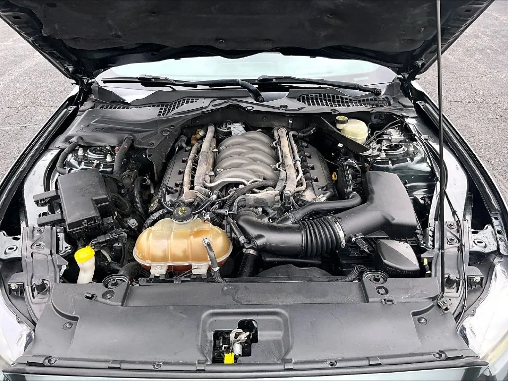 Used 2015 Gray Ford GT image 9