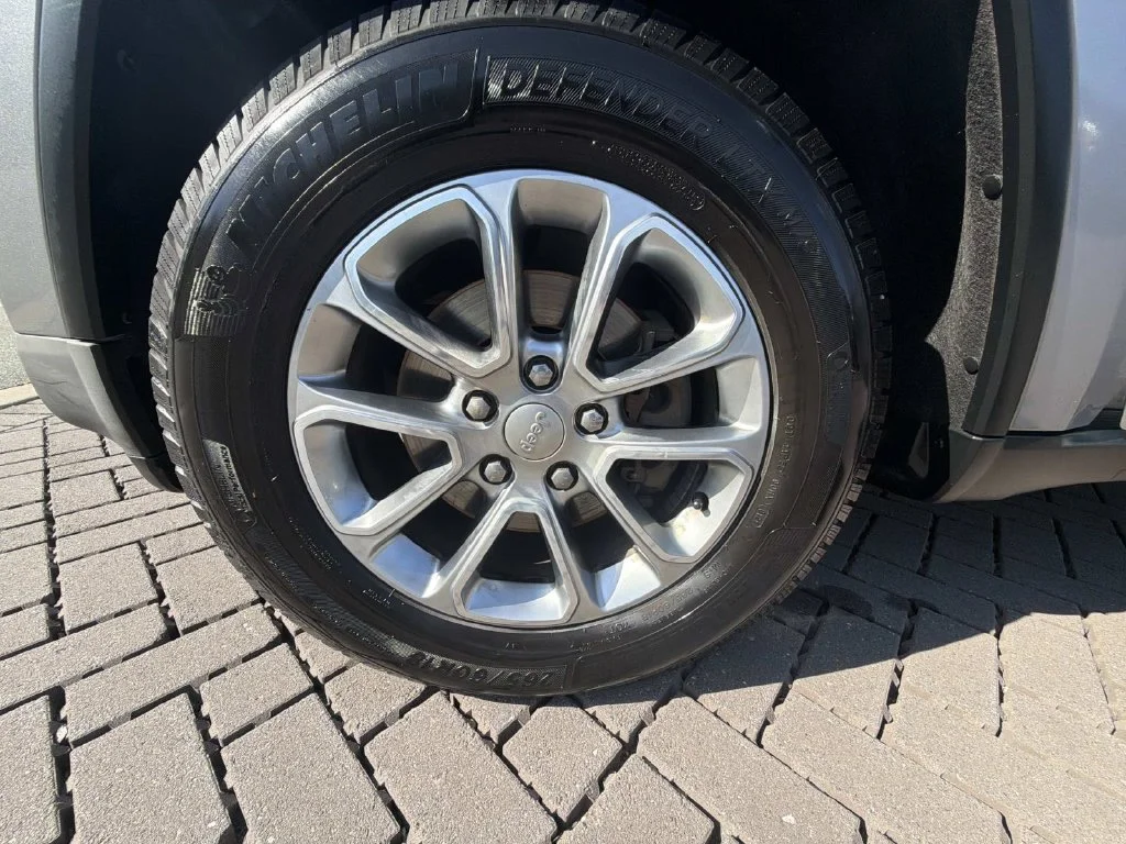 Used 2016 Silver Jeep Limited image 10