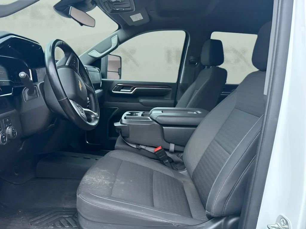 Used 2025 Summit White Chevrolet LT image 7