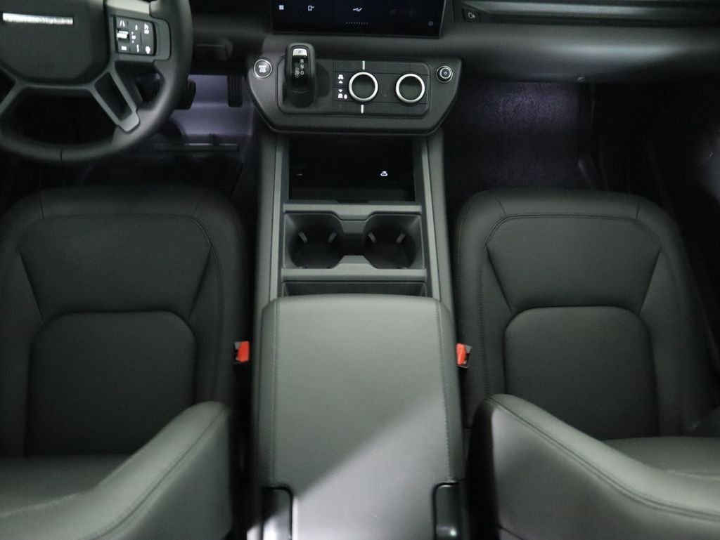 2025 Land Rover Defender S - Photo 18